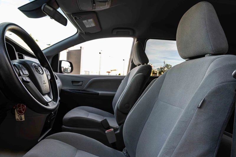 2019 Toyota Sienna 3rd Gen - Image 9 of 12
