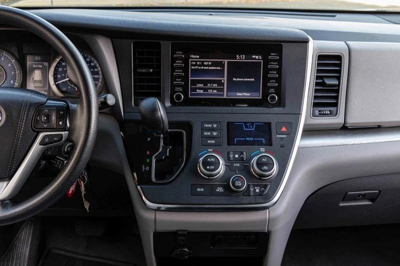 2019 Toyota Sienna 3rd Gen - Image 10 of 12