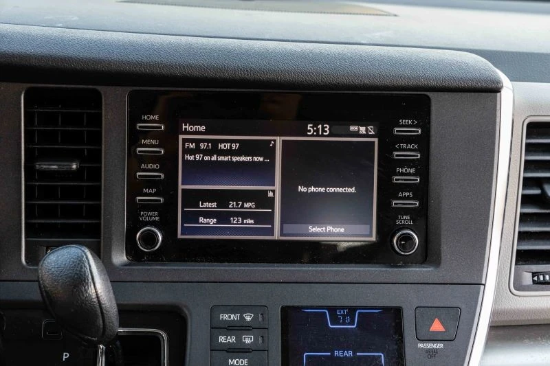 2019 Toyota Sienna 3rd Gen - Image 11 of 12