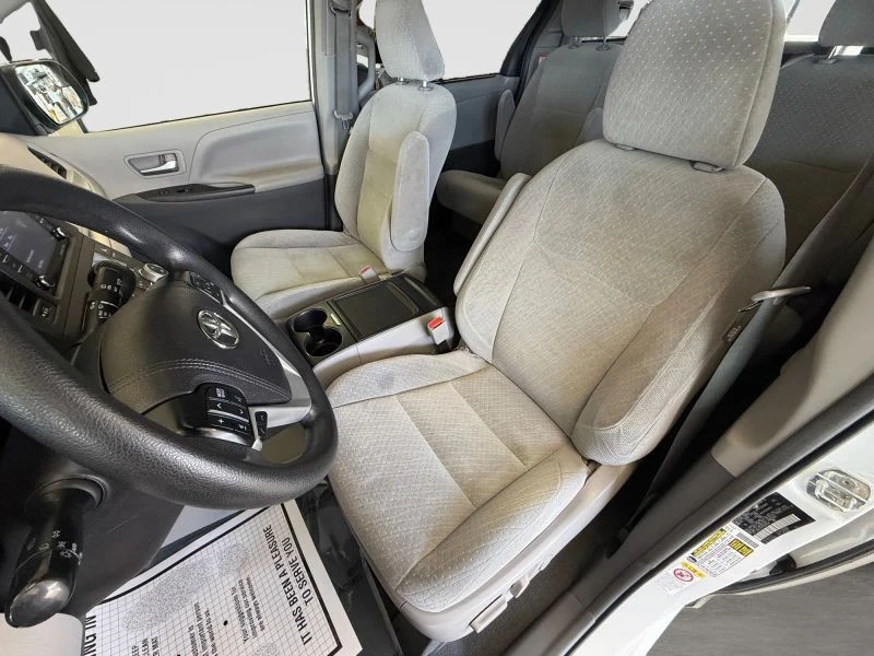 2019 Toyota Sienna 3rd Gen - Image 11 of 12