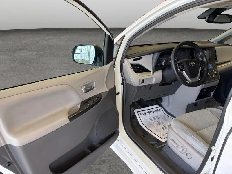 2019 Toyota Sienna 3rd Gen - Image 9 of 12