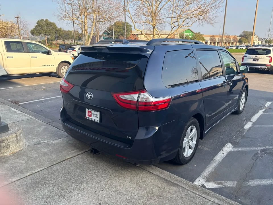 2019 Toyota Sienna 3rd Gen - Image 4 of 6