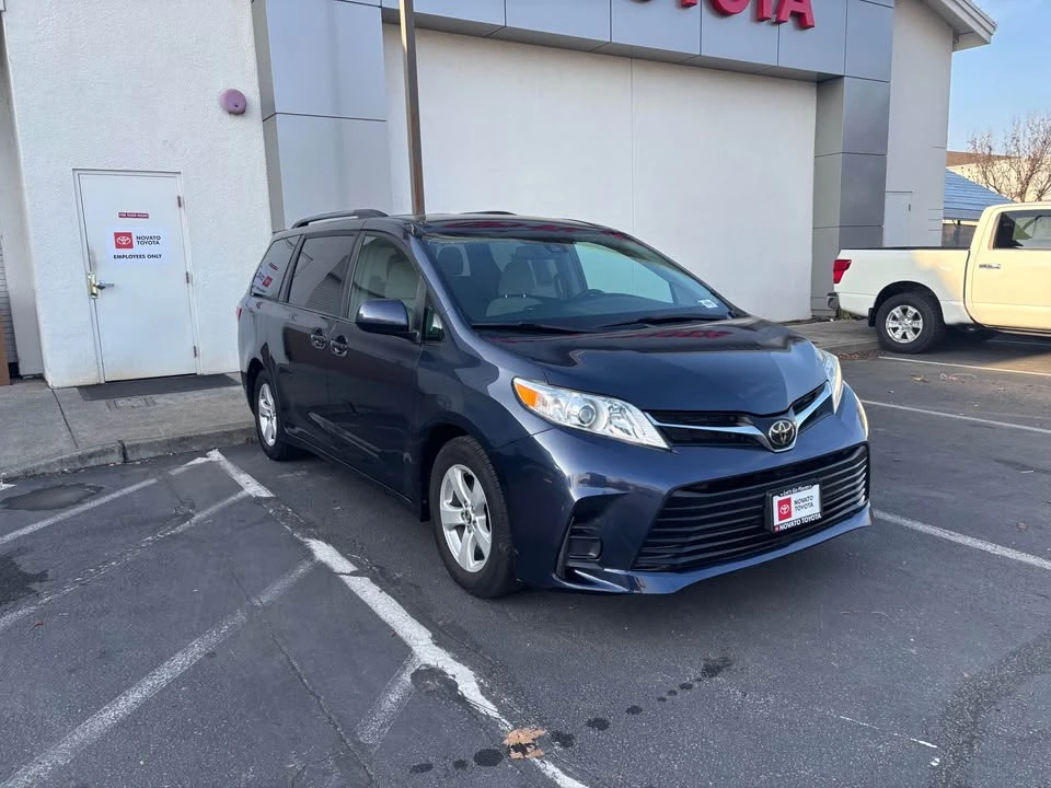 2019 Toyota Sienna 3rd Gen - Image 2 of 6