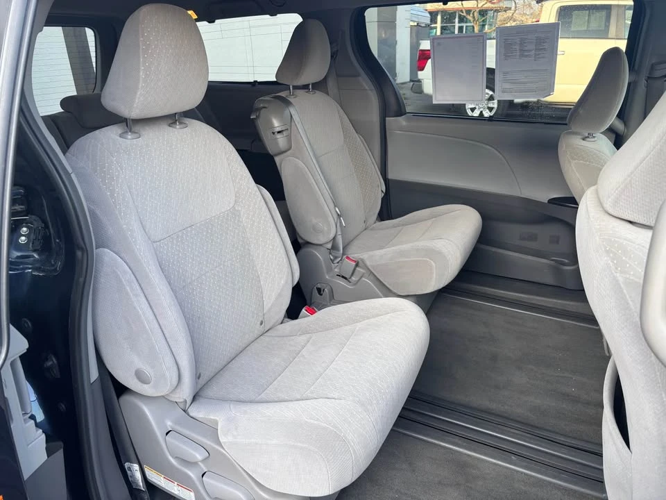 2019 Toyota Sienna 3rd Gen - Image 6 of 6