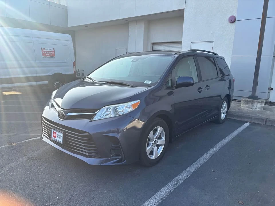 2019 Toyota Sienna 3rd Gen - Image 3 of 6