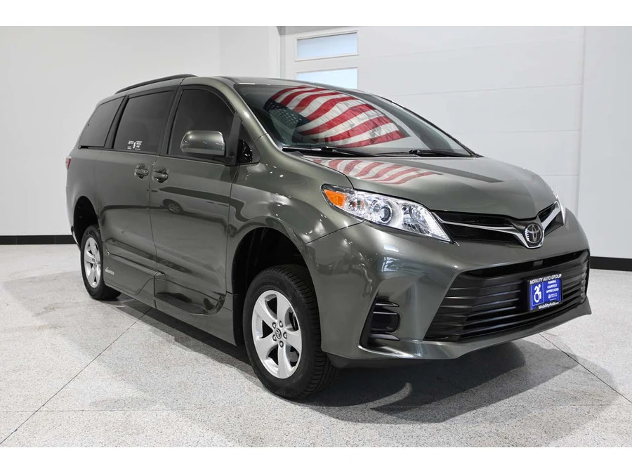 2019 Toyota Sienna 3rd Gen - Image 3 of 12