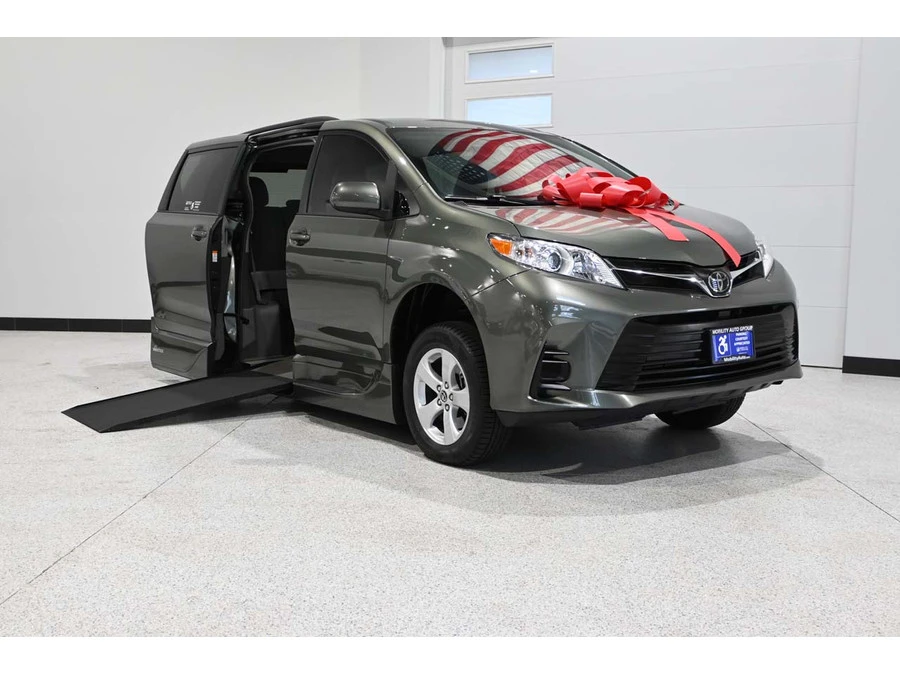 2019 Toyota Sienna 3rd Gen - Image 2 of 12