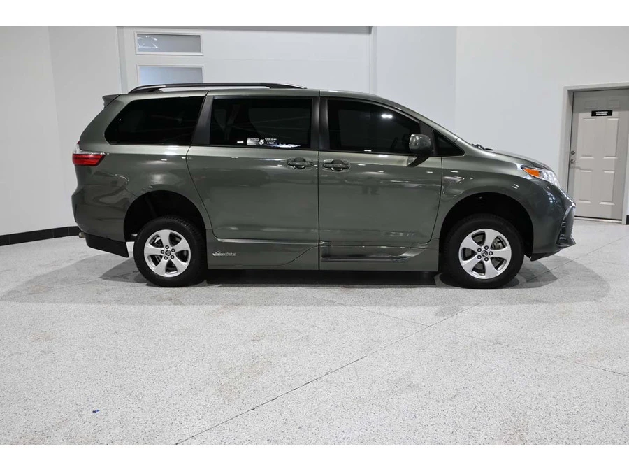 2019 Toyota Sienna 3rd Gen - Image 5 of 12