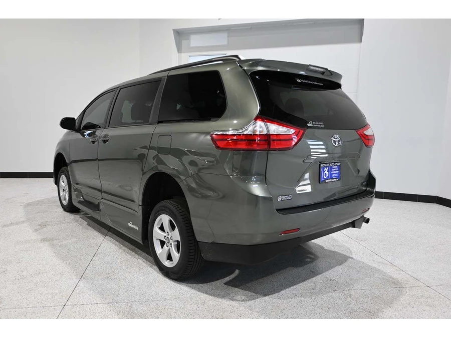 2019 Toyota Sienna 3rd Gen - Image 8 of 12