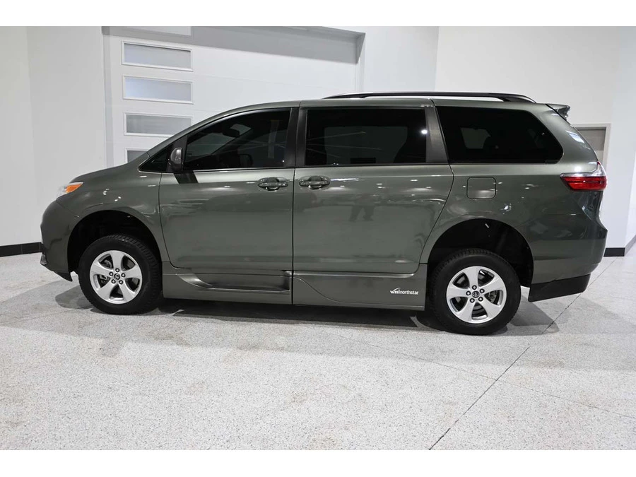 2019 Toyota Sienna 3rd Gen - Image 9 of 12