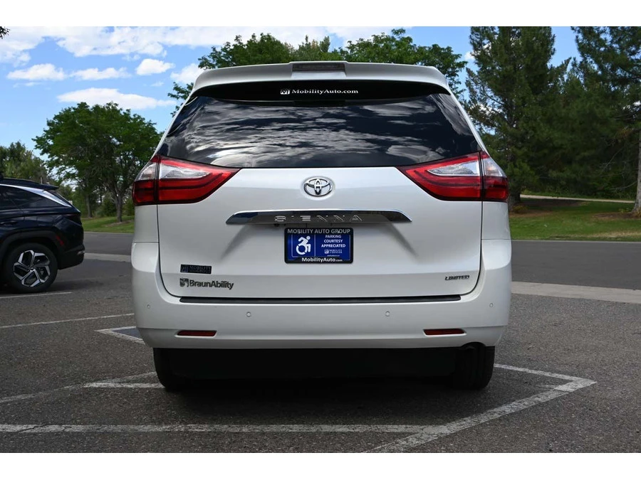 2019 Toyota Sienna 3rd Gen - Image 7 of 21