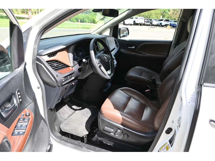 2019 Toyota Sienna 3rd Gen - Image 13 of 21