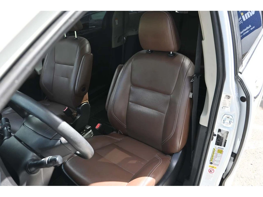2019 Toyota Sienna 3rd Gen - Image 14 of 21