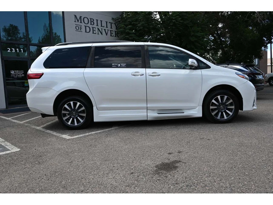2019 Toyota Sienna 3rd Gen - Image 5 of 21