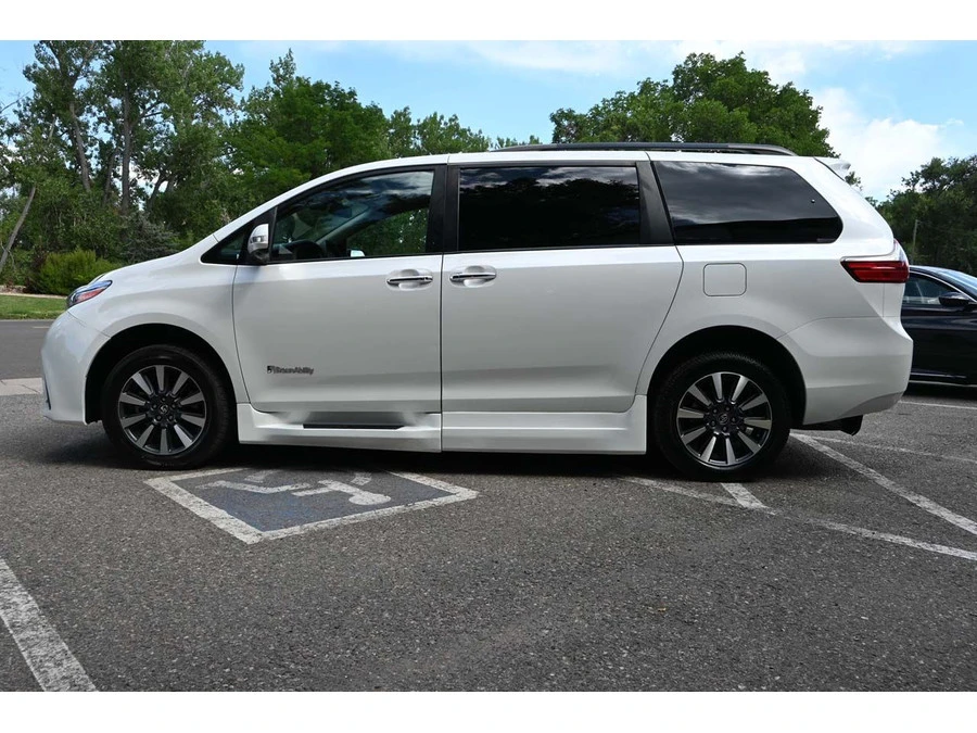 2019 Toyota Sienna 3rd Gen - Image 9 of 21