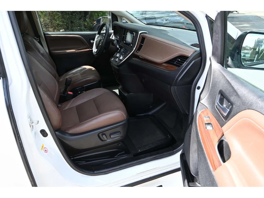 2019 Toyota Sienna 3rd Gen - Image 15 of 21