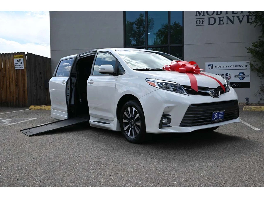 2019 Toyota Sienna 3rd Gen - Image 2 of 21