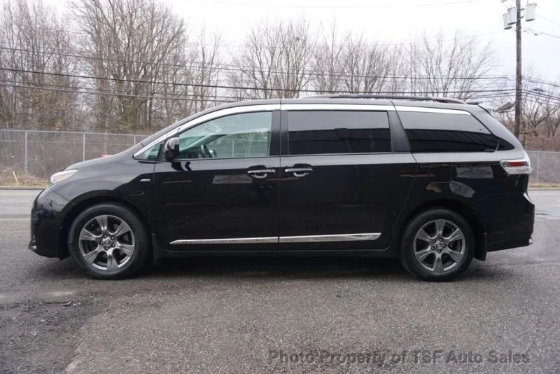 2019 Toyota Sienna 3rd Gen - Image 4 of 12