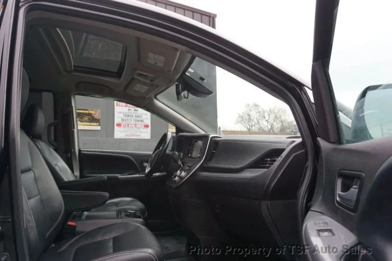 2019 Toyota Sienna 3rd Gen - Image 11 of 12