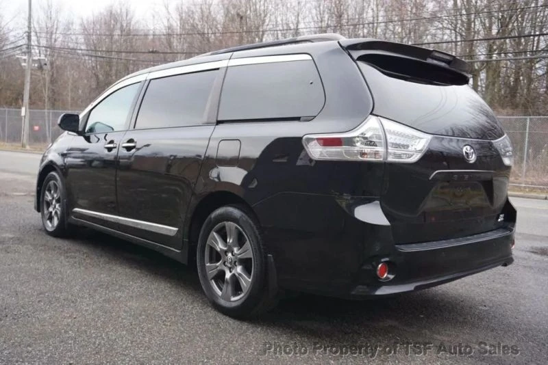2019 Toyota Sienna 3rd Gen - Image 5 of 12