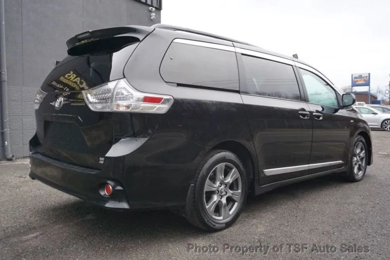 2019 Toyota Sienna 3rd Gen - Image 7 of 12