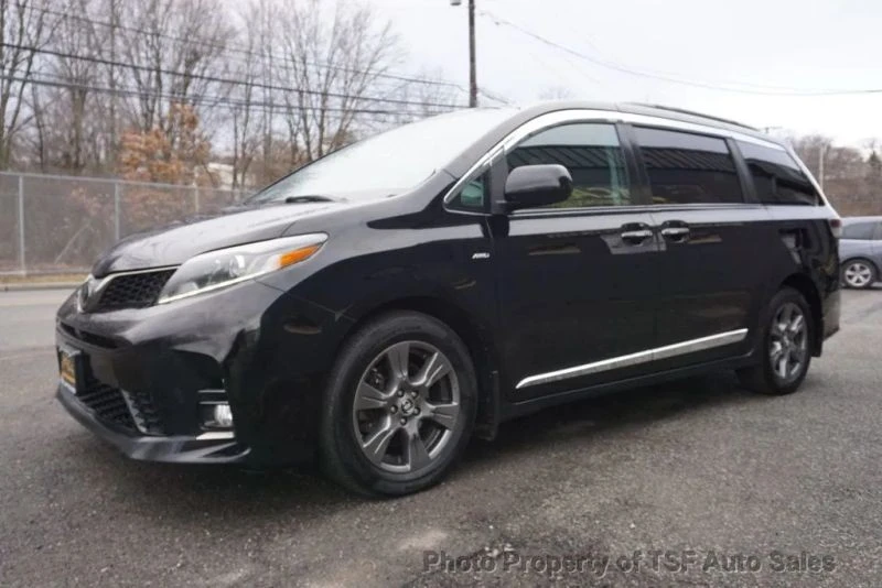 2019 Toyota Sienna 3rd Gen - Image 3 of 12