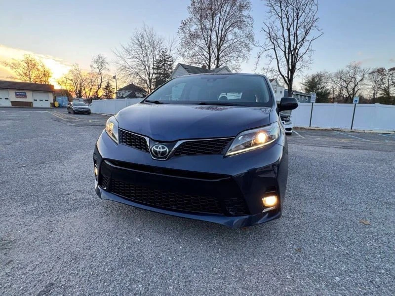 2019 Toyota Sienna 3rd Gen - Image 2 of 12
