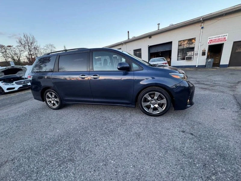 2019 Toyota Sienna 3rd Gen - Image 7 of 12