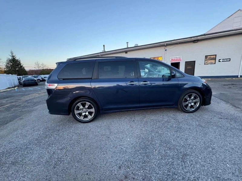 2019 Toyota Sienna 3rd Gen - Image 9 of 12