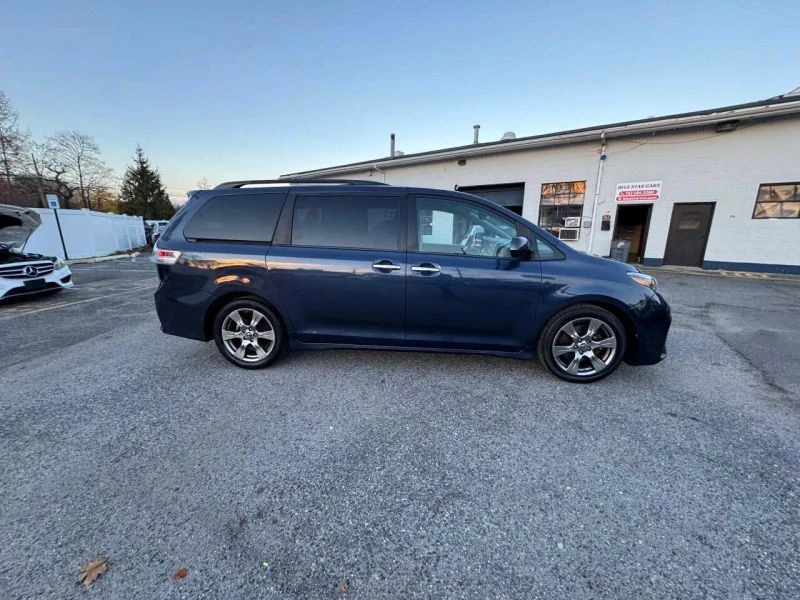 2019 Toyota Sienna 3rd Gen - Image 8 of 12