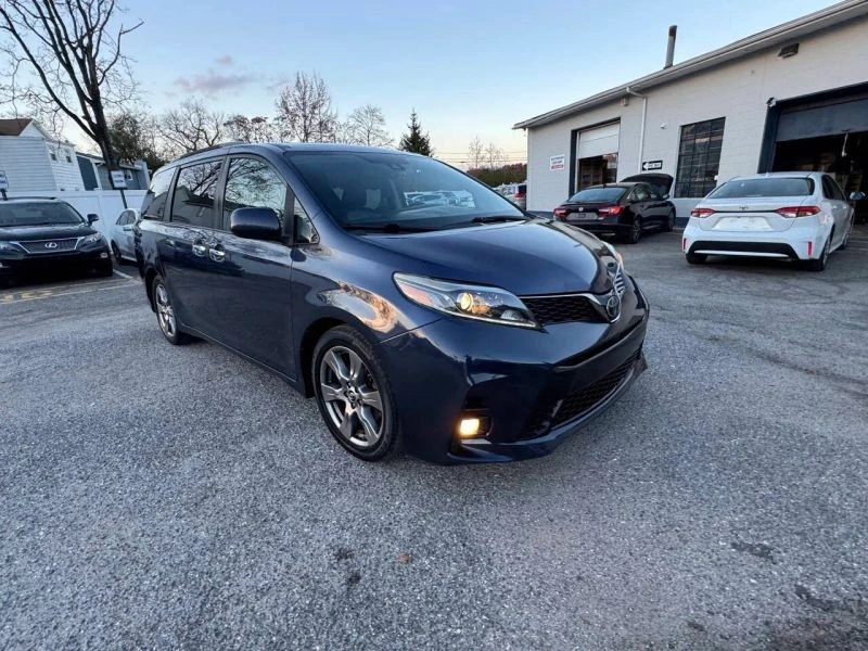 2019 Toyota Sienna 3rd Gen - Image 5 of 12