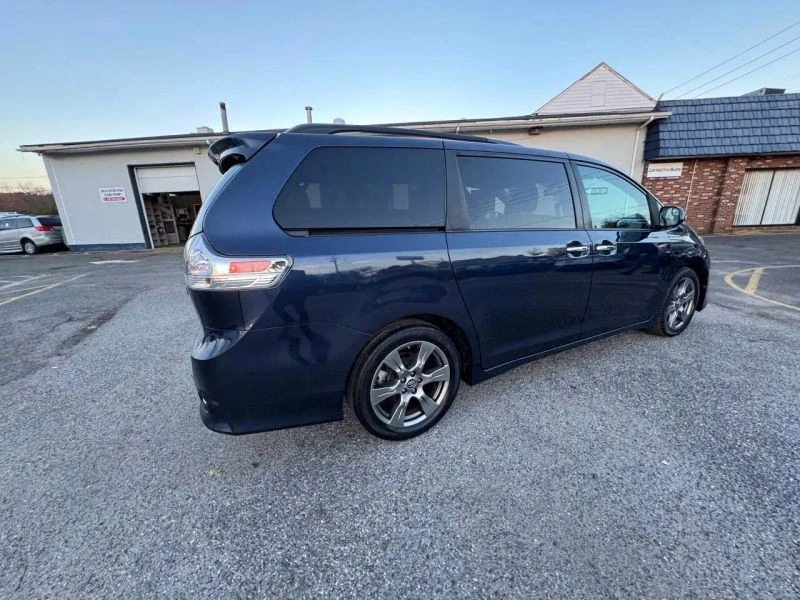 2019 Toyota Sienna 3rd Gen - Image 11 of 12