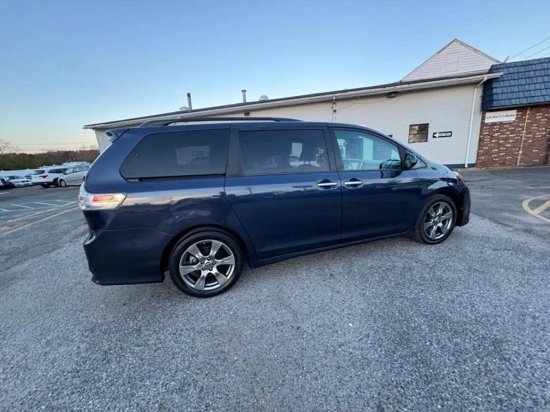 2019 Toyota Sienna 3rd Gen - Image 10 of 12