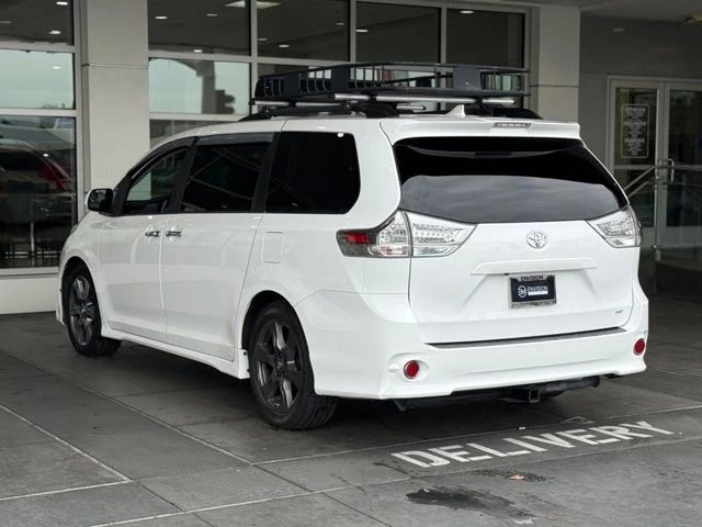 2019 Toyota Sienna 3rd Gen - Image 11 of 12