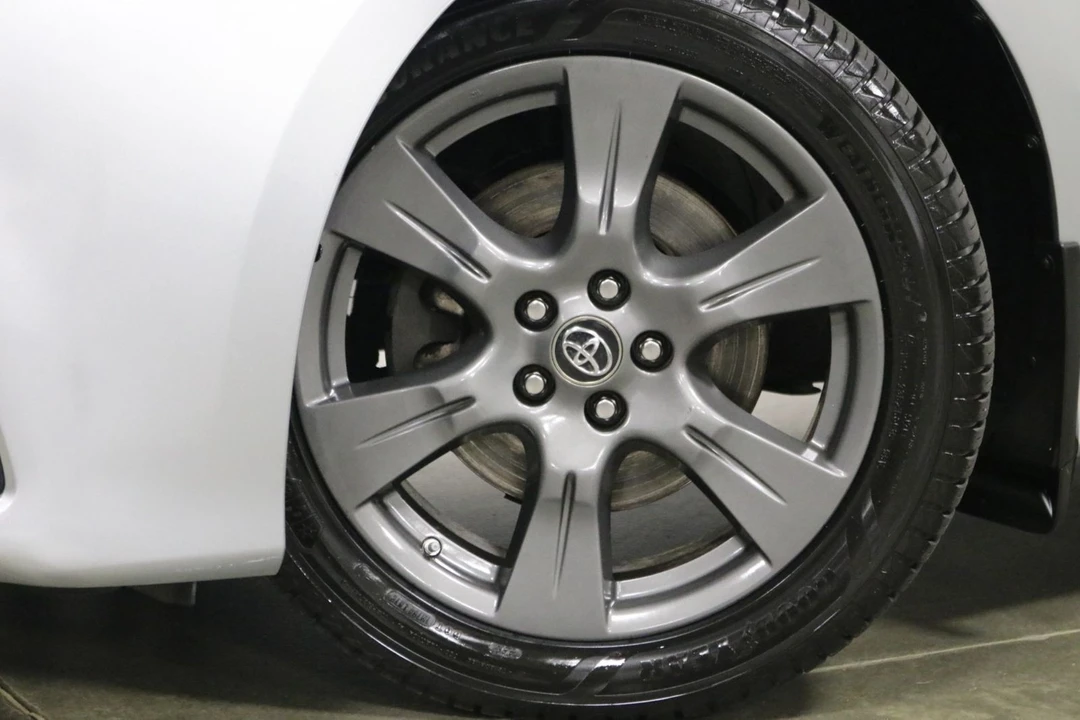 2019 Toyota Sienna 3rd Gen - Image 11 of 12
