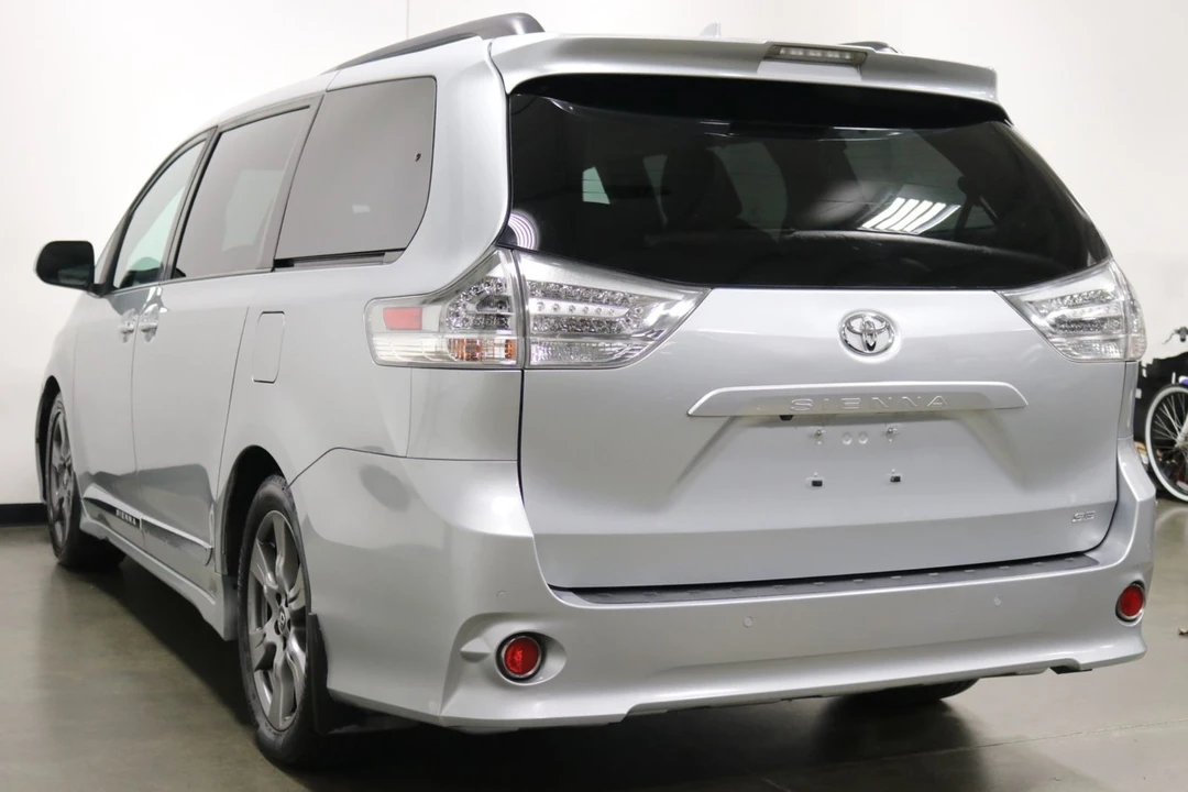 2019 Toyota Sienna 3rd Gen - Image 7 of 12