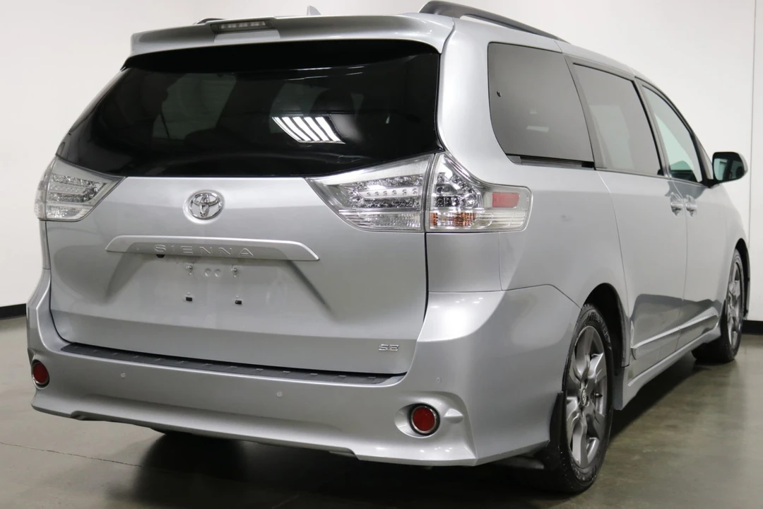 2019 Toyota Sienna 3rd Gen - Image 10 of 12