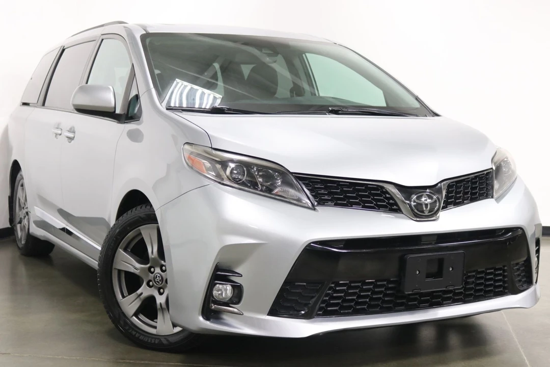 2019 Toyota Sienna 3rd Gen - Image 2 of 12