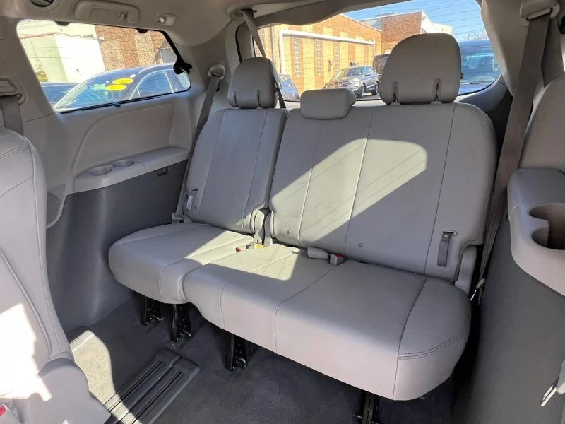 2019 Toyota Sienna 3rd Gen - Image 10 of 12