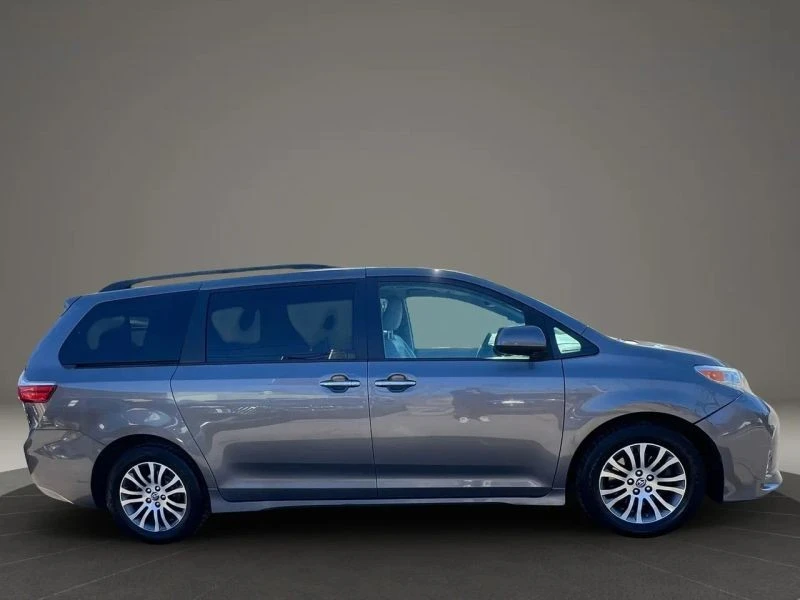 2019 Toyota Sienna 3rd Gen - Image 4 of 12