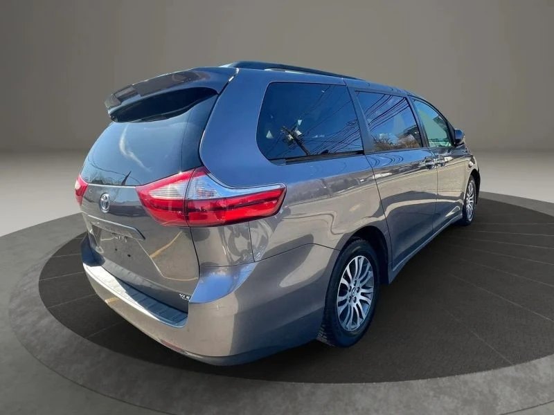 2019 Toyota Sienna 3rd Gen - Image 5 of 12