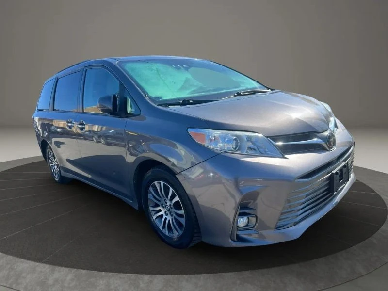 2019 Toyota Sienna 3rd Gen - Image 3 of 12