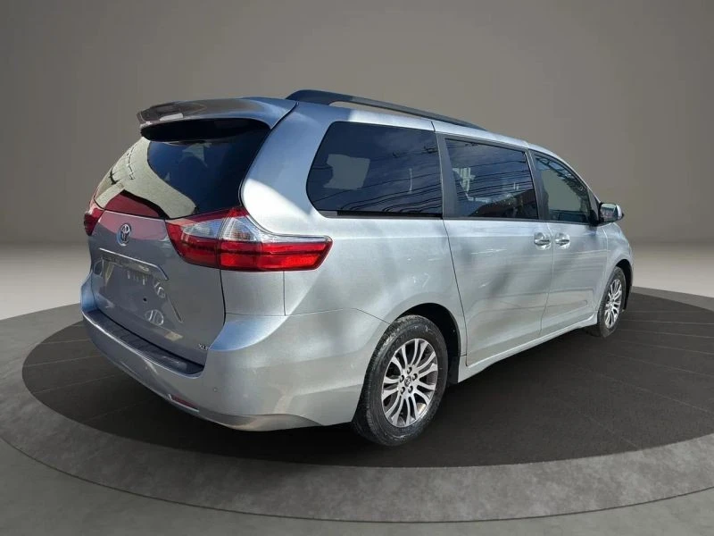 2019 Toyota Sienna 3rd Gen - Image 5 of 12