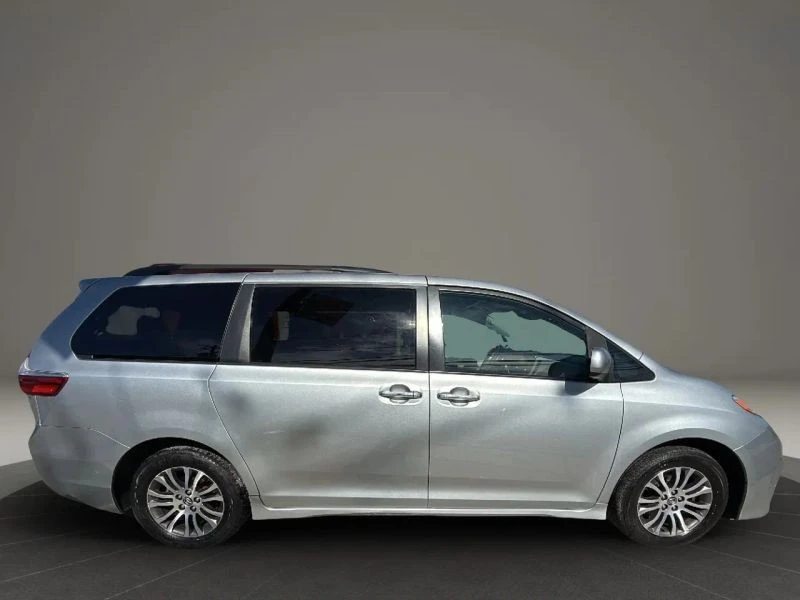 2019 Toyota Sienna 3rd Gen - Image 4 of 12