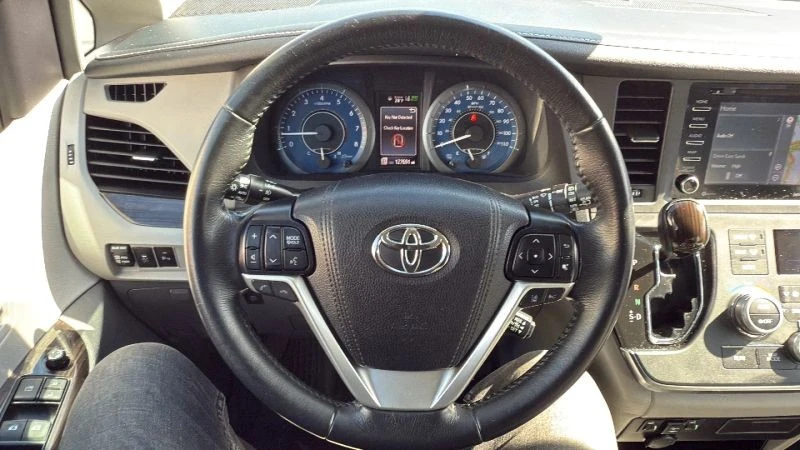 2019 Toyota Sienna 3rd Gen - Image 10 of 12