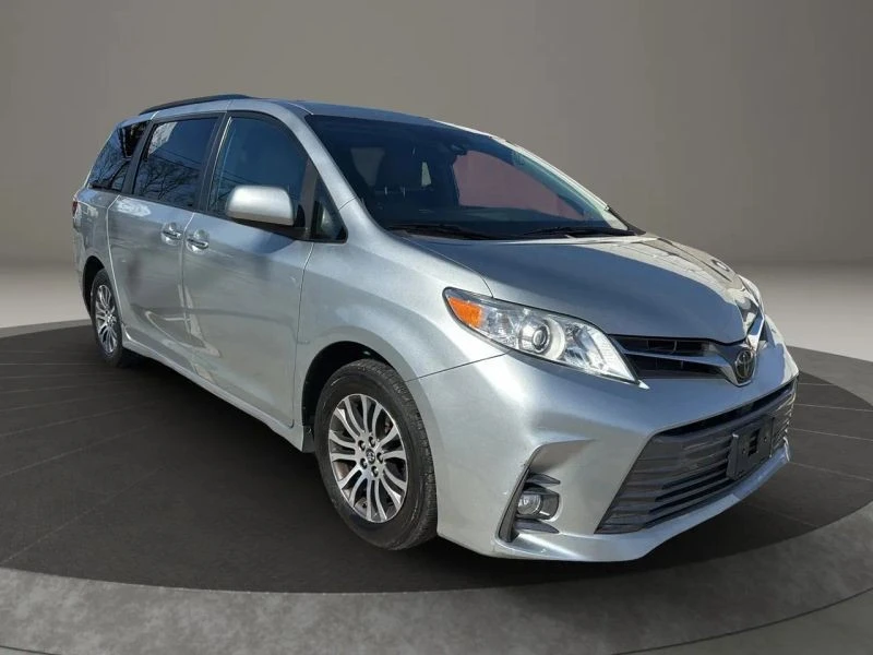 2019 Toyota Sienna 3rd Gen - Image 3 of 12