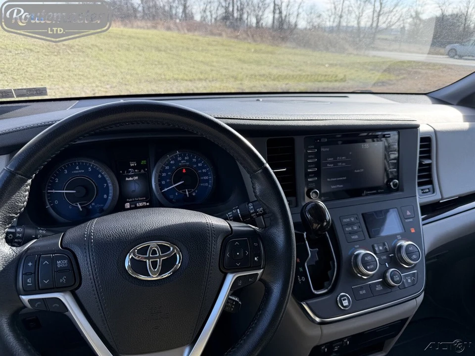 2019 Toyota Sienna 3rd Gen - Image 4 of 12