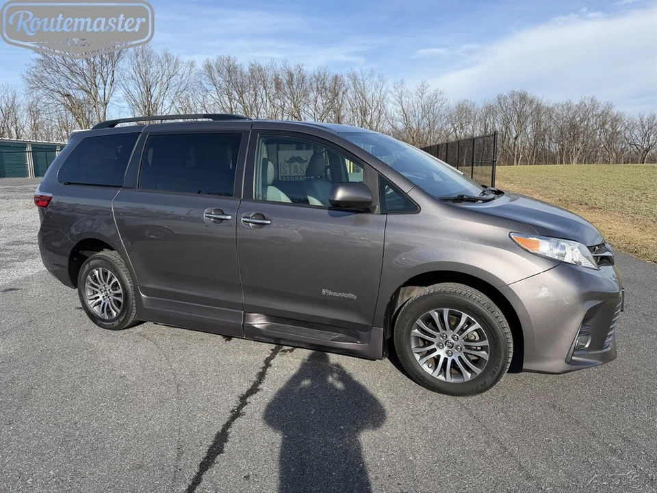 2019 Toyota Sienna 3rd Gen - Image 8 of 12