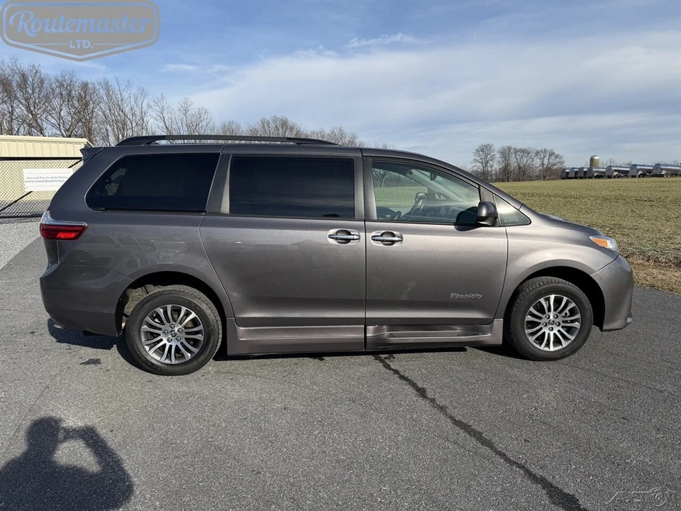 2019 Toyota Sienna 3rd Gen - Image 9 of 12