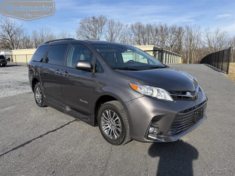 2019 Toyota Sienna 3rd Gen - Image 2 of 12